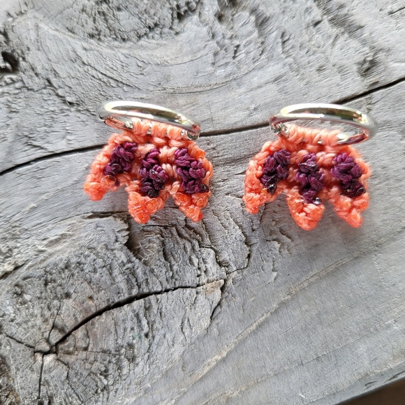 New Handmade huggie earrings (red and black) - Picture 7 of 8